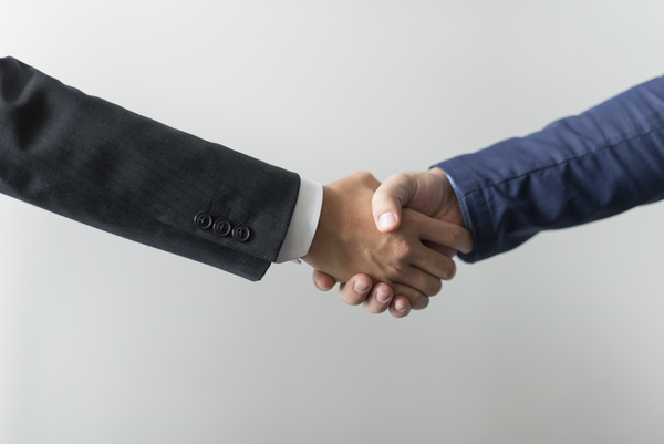 1年超の営業平均年収4,200万円、平均離職率年5%程度