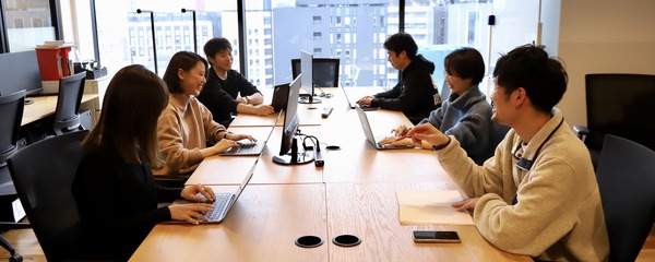 業務からも、同僚からも学びを得られる